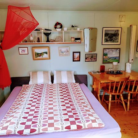Summer Bedroom, Outside Toilet, Shower, Kitchen. 120 M From Sandbach. Bräcke エクステリア 写真