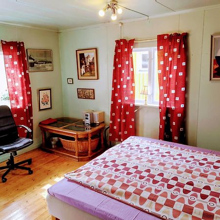 Summer Bedroom, Outside Toilet, Shower, Kitchen. 120 M From Sandbach. Bräcke エクステリア 写真
